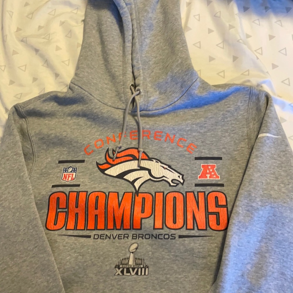 Denver Broncos Men’s small sweatshirt